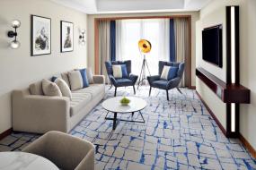 Deluxe Suite, Mövenpick Hotel & Apartments Dubai