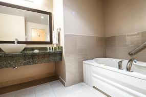 King Suite with Kitchenette - Non smoking, Best Western Plus Perth Parkside Inn & Spa